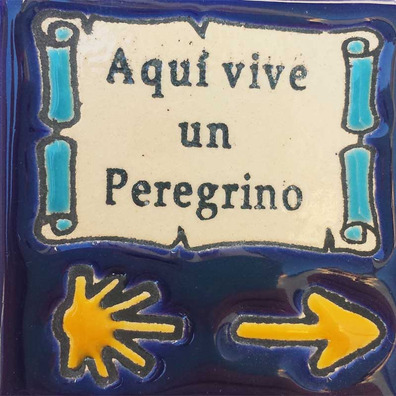 Imán cerámica Aquí vive un Peregrino 5x5 cm